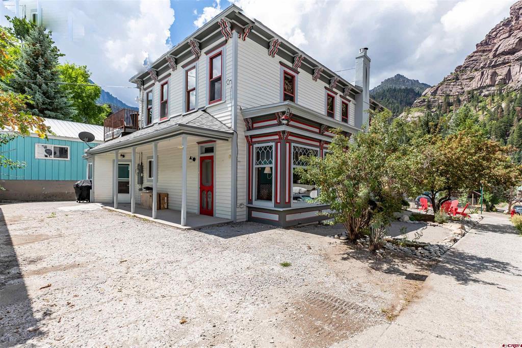 645 2nd Street Property Photo 4