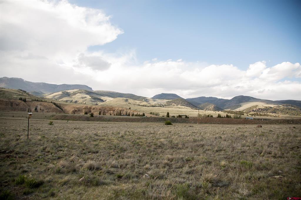 207 Sunset Court Property Photo 4