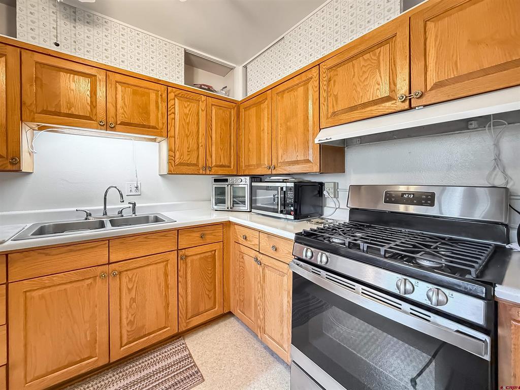 819 Brookside Drive Property Photo 4