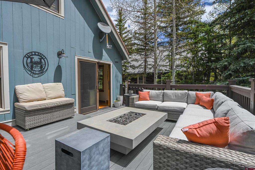 104 Whiterock Avenue Property Photo 3