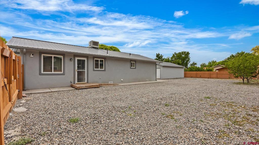 645 Carpenter Street Property Photo 10