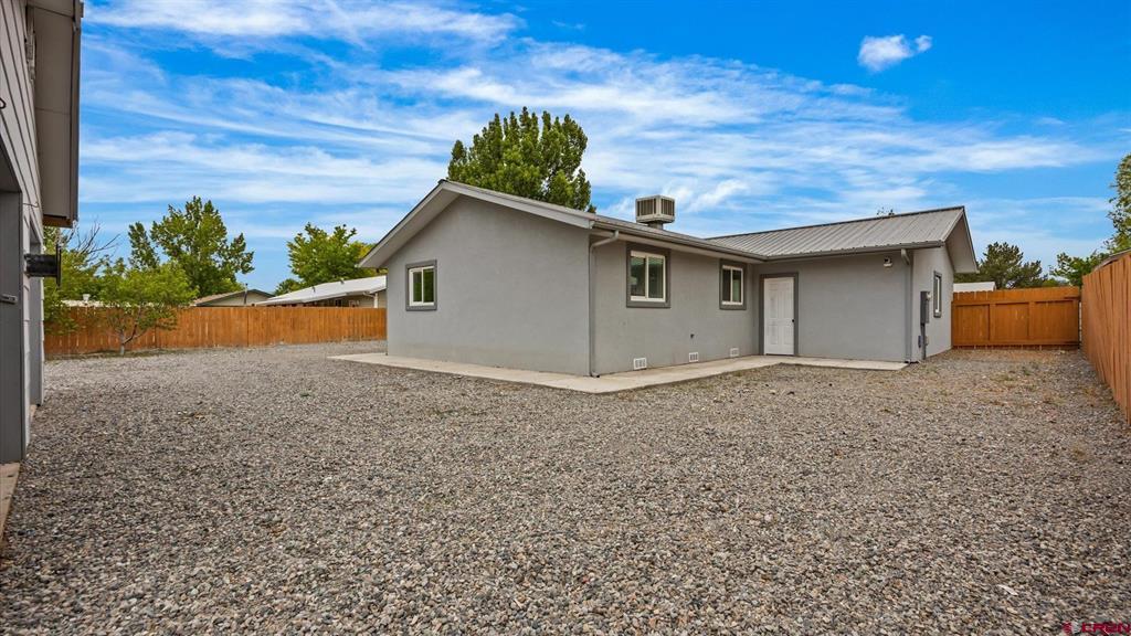 645 Carpenter Street Property Photo 11