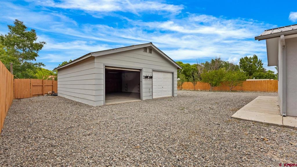 645 Carpenter Street Property Photo 13