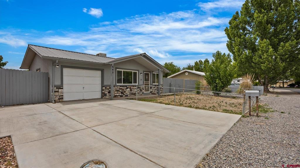 645 Carpenter Street Property Photo 15
