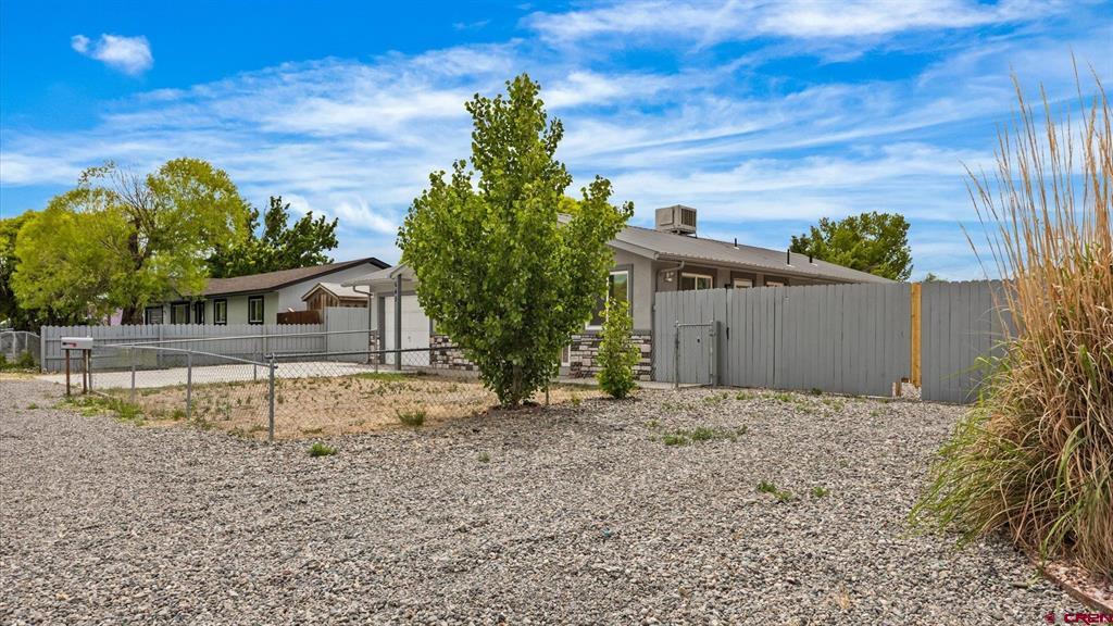 645 Carpenter Street Property Photo 16