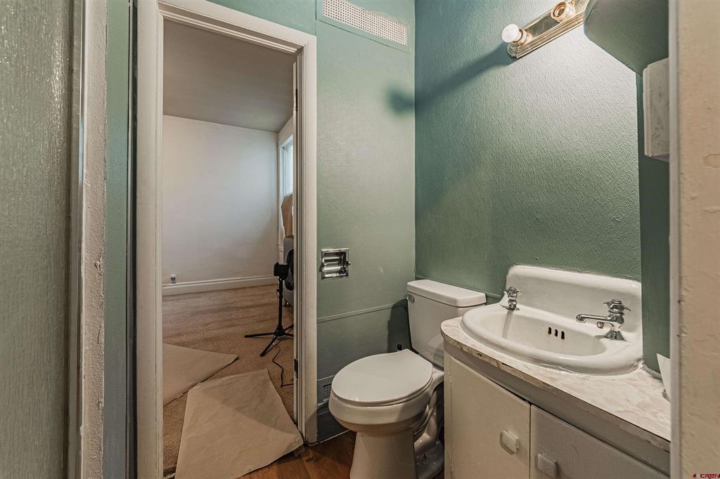 134-138 W 7th Street Property Photo 38