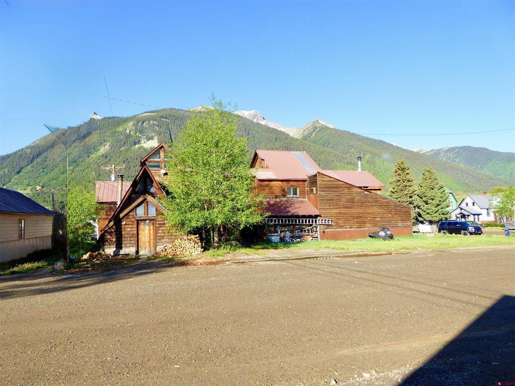 858 Reese Street Property Photo 3