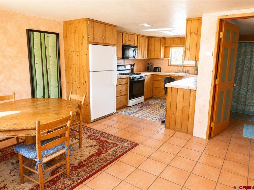858 Reese Street Property Photo 11