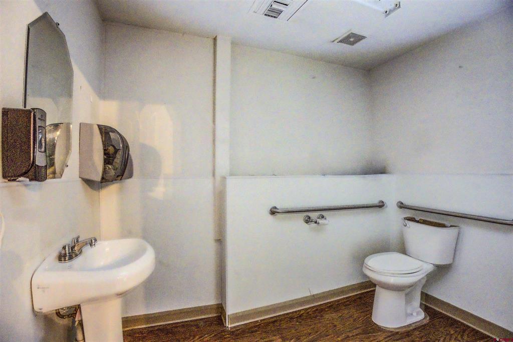 310 E Main Street Property Photo 21