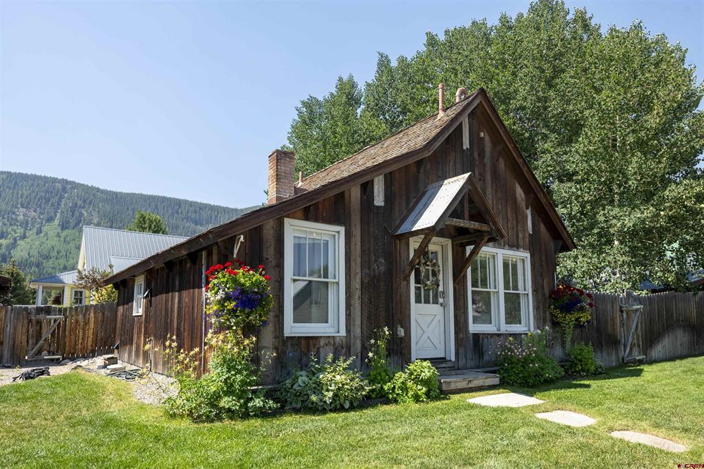 640 Elk Avenue Property Photo 1