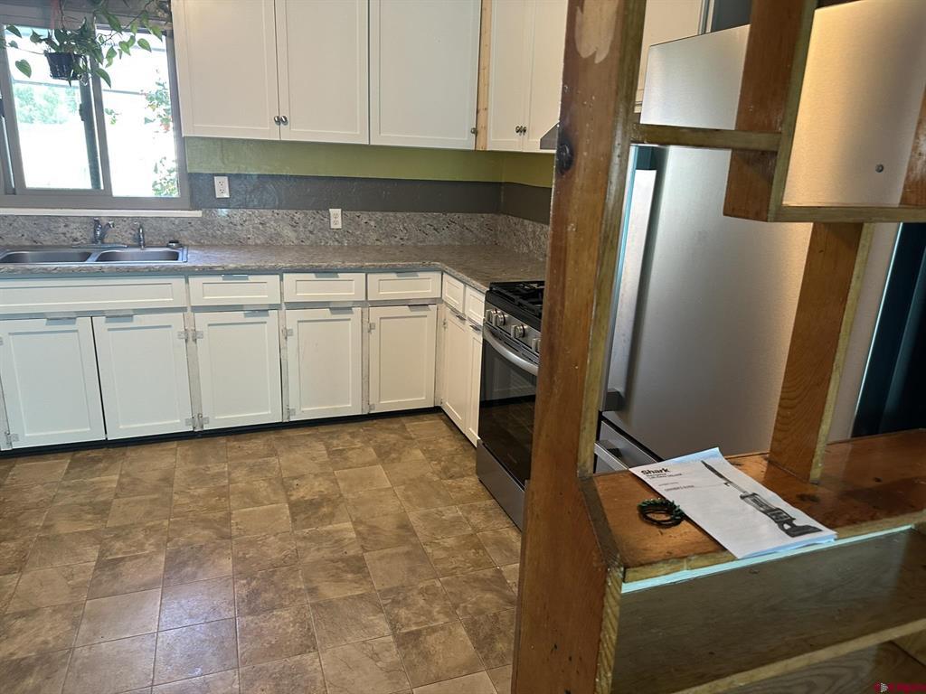 435 S Elm Street Property Photo 6