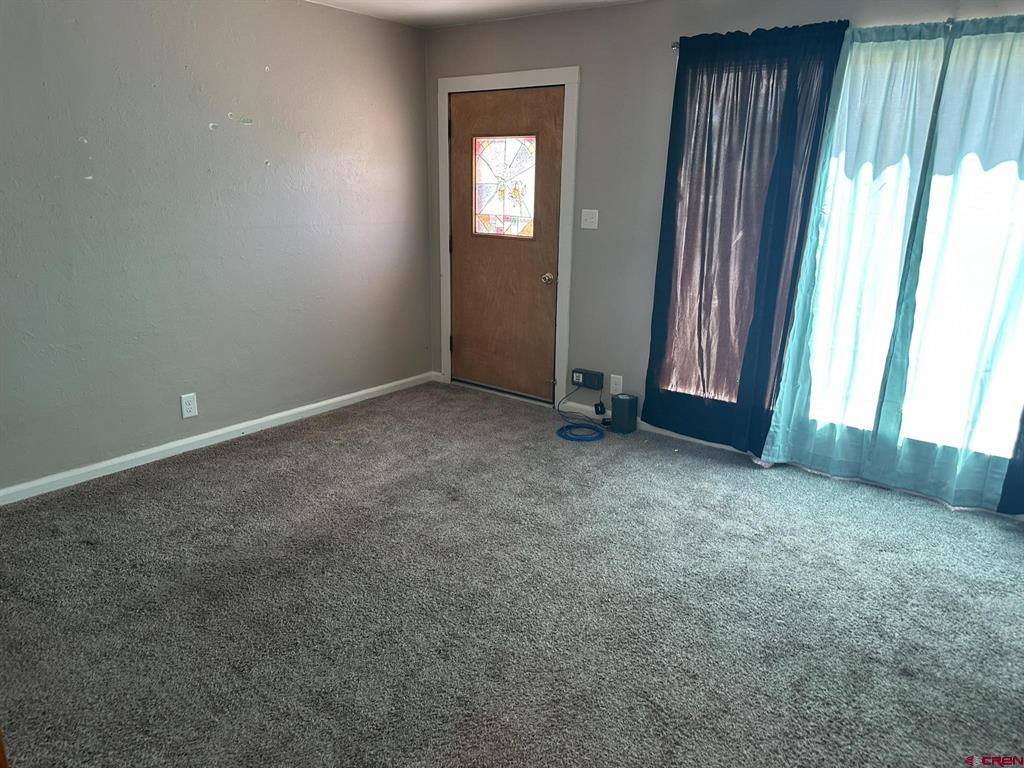 435 S Elm Street Property Photo 8