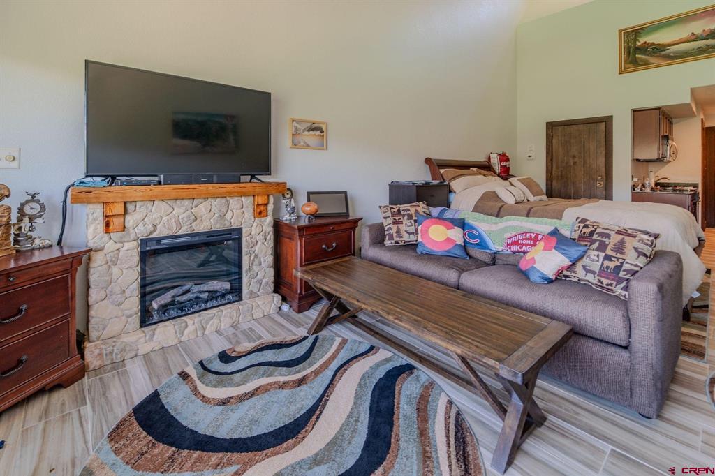 314 N Tamarron Drive Property Photo 6