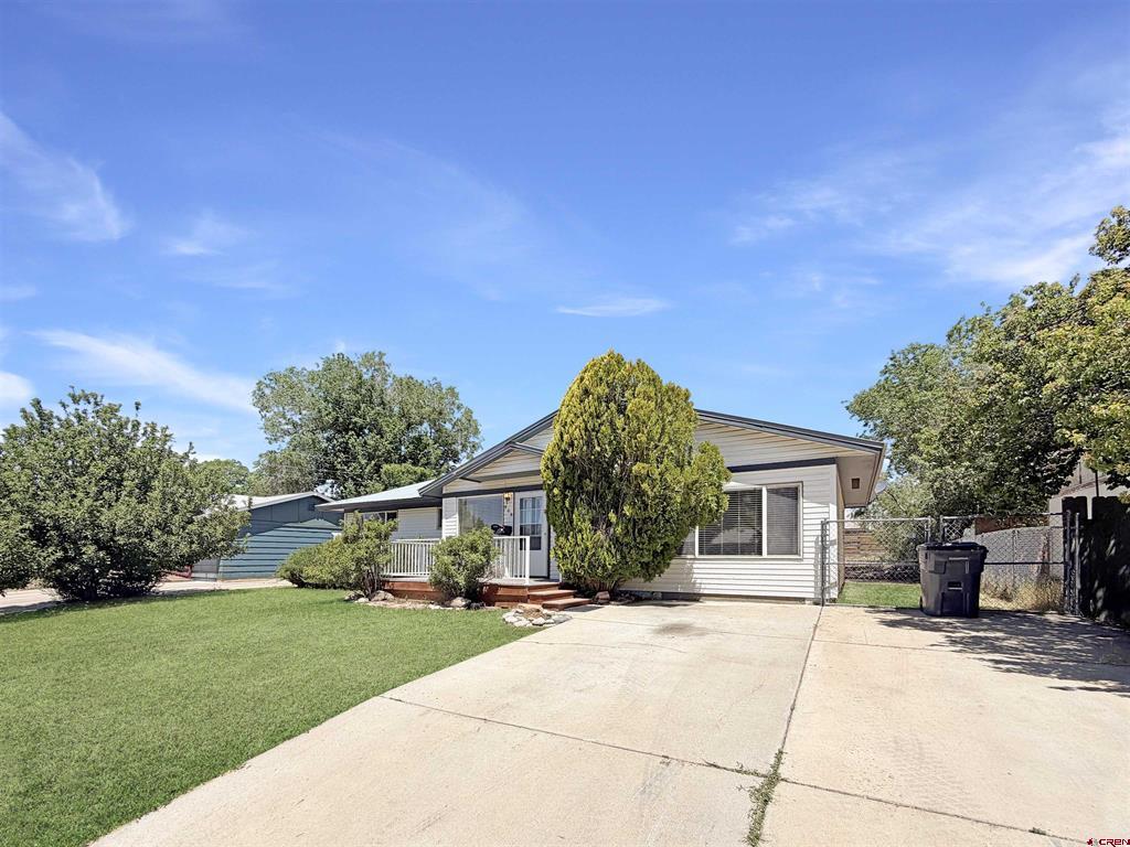 906 Livesay Drive Property Photo 2
