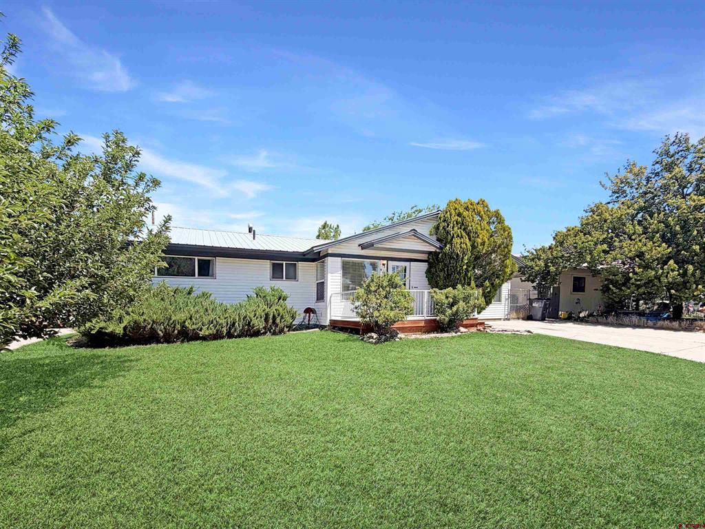 906 Livesay Drive Property Photo 3