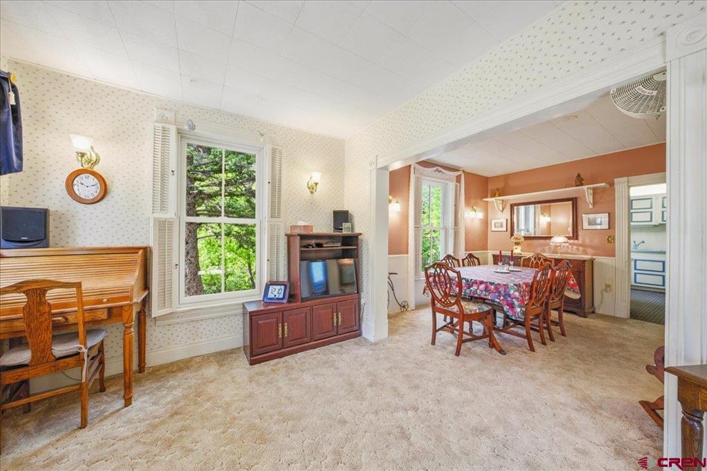 306 Oak Street Property Photo 8