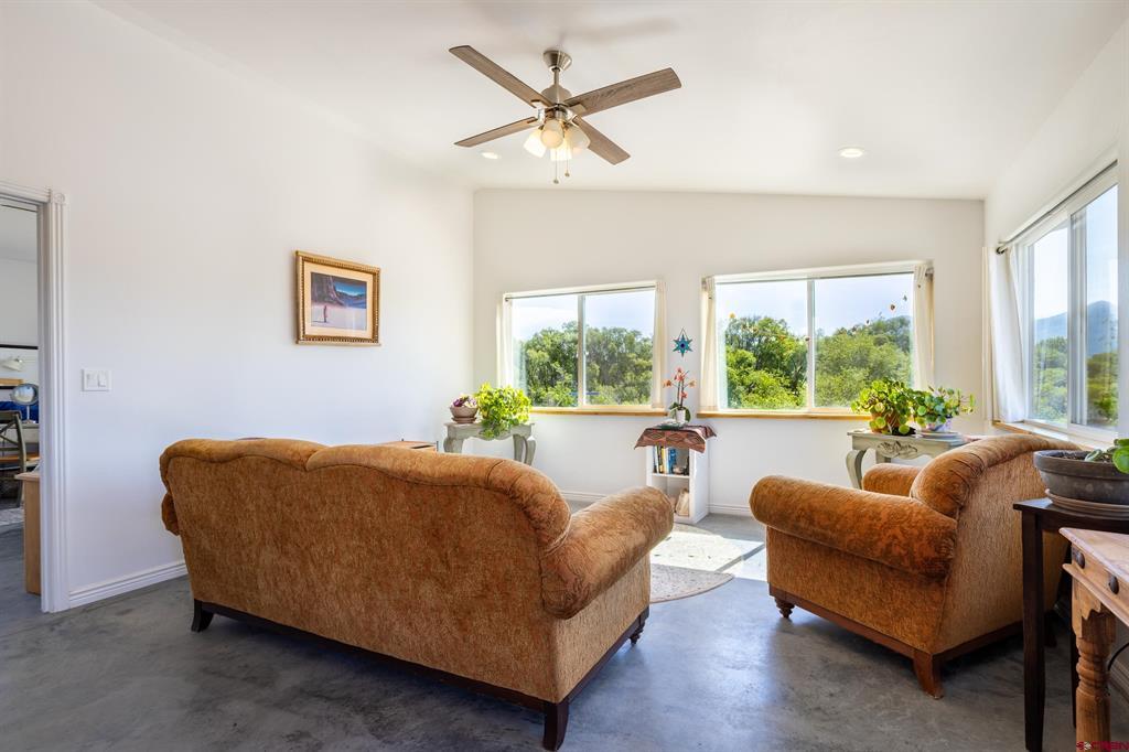 480 Hawthorn Drive Property Photo 4
