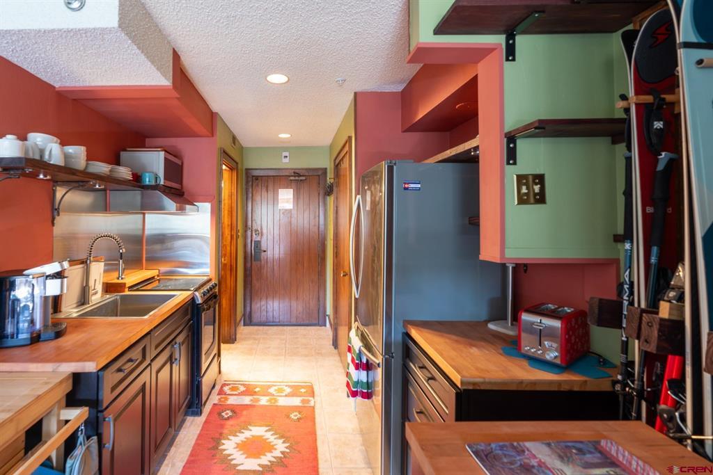 314 N Tamarron Drive Property Photo 4