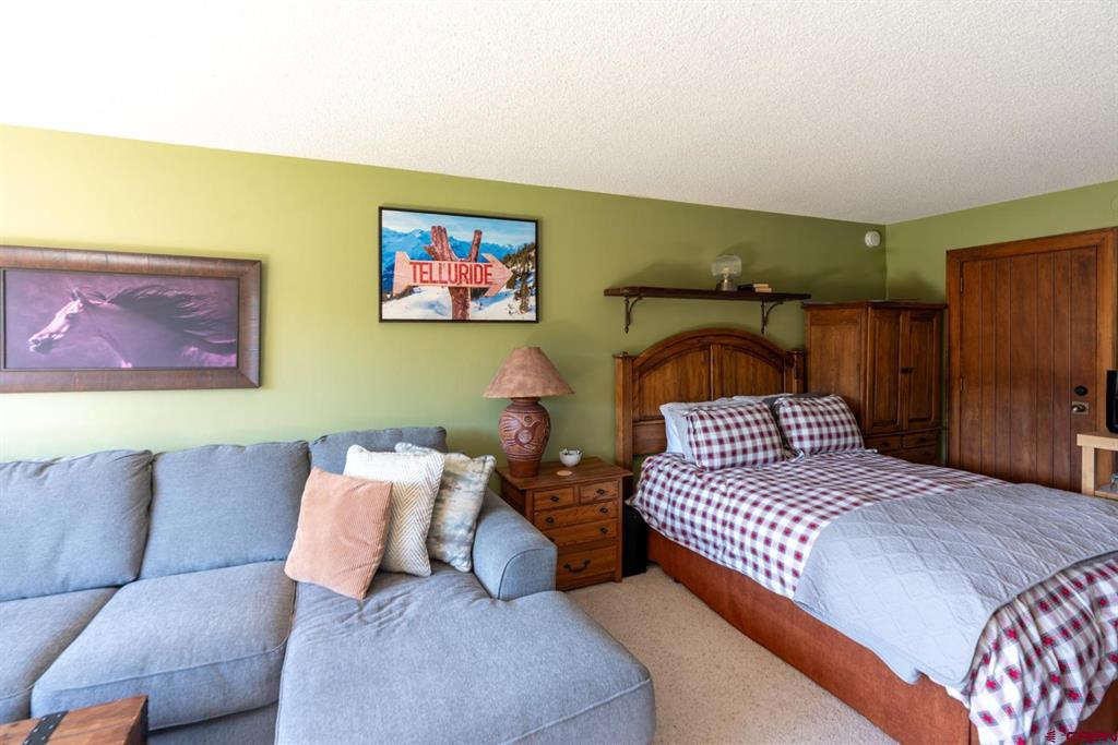314 N Tamarron Drive Property Photo 8