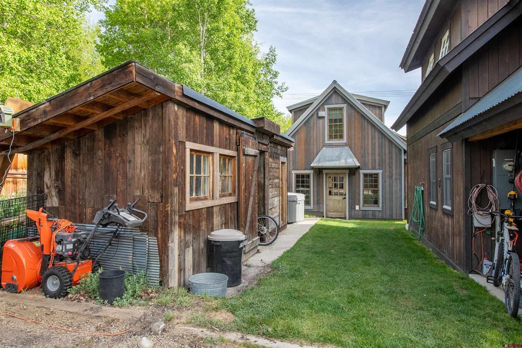 320 Whiterock Avenue Property Photo 8
