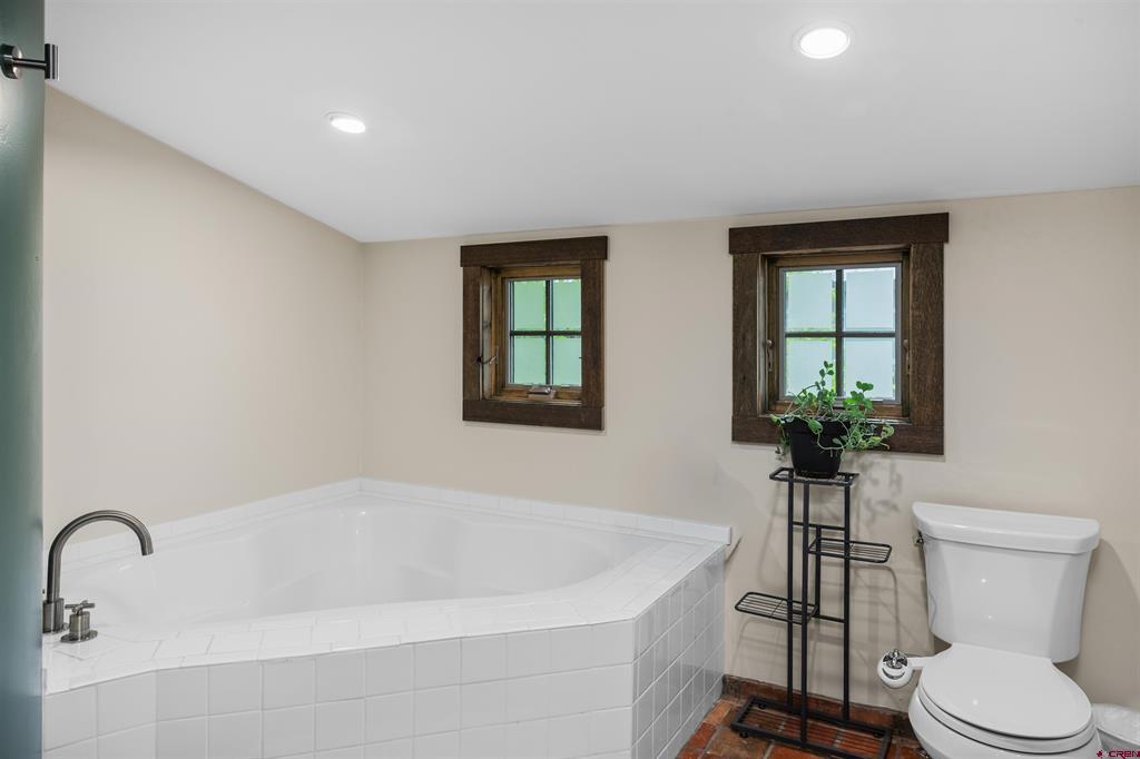 320 Whiterock Avenue Property Photo 28
