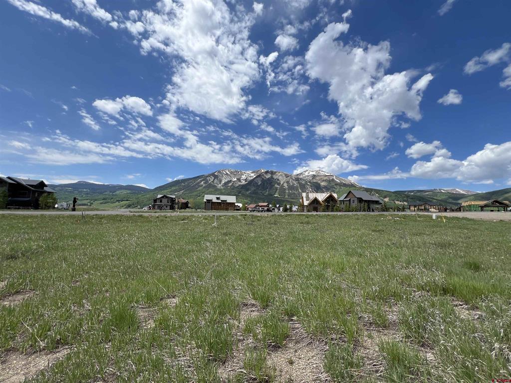 379 S Avion Drive Property Photo 3