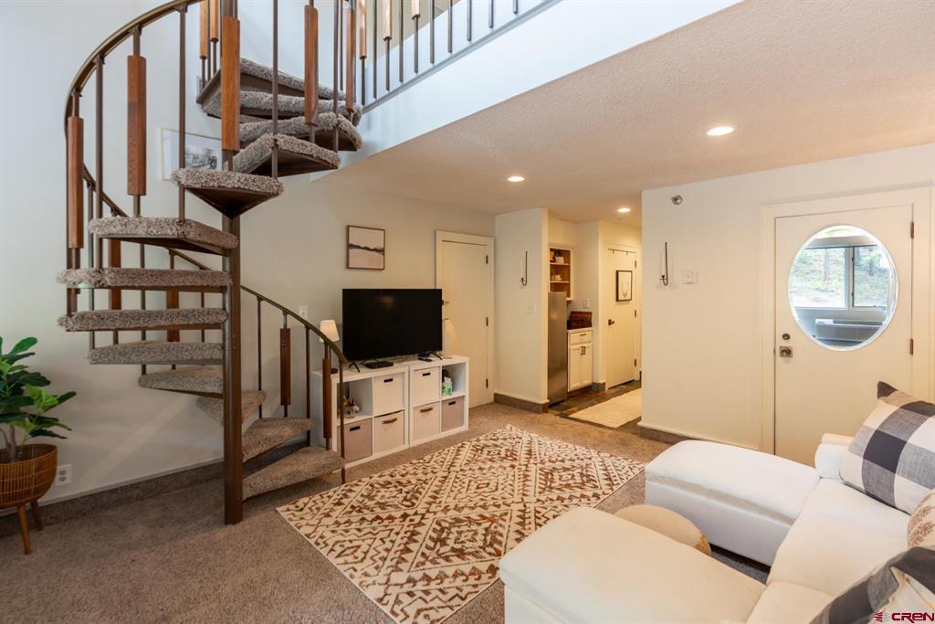 314 N Tamarron Drive Property Photo 4