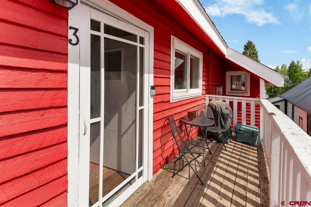 327 Elk Avenue Property Photo 11
