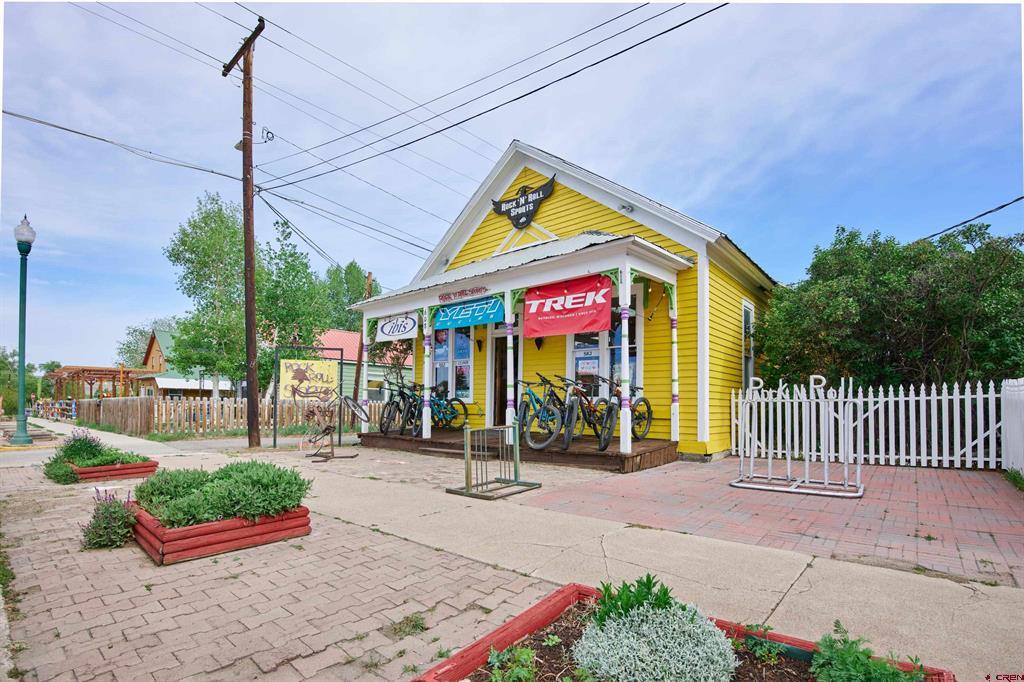 608 W Tomichi Avenue Property Photo 1