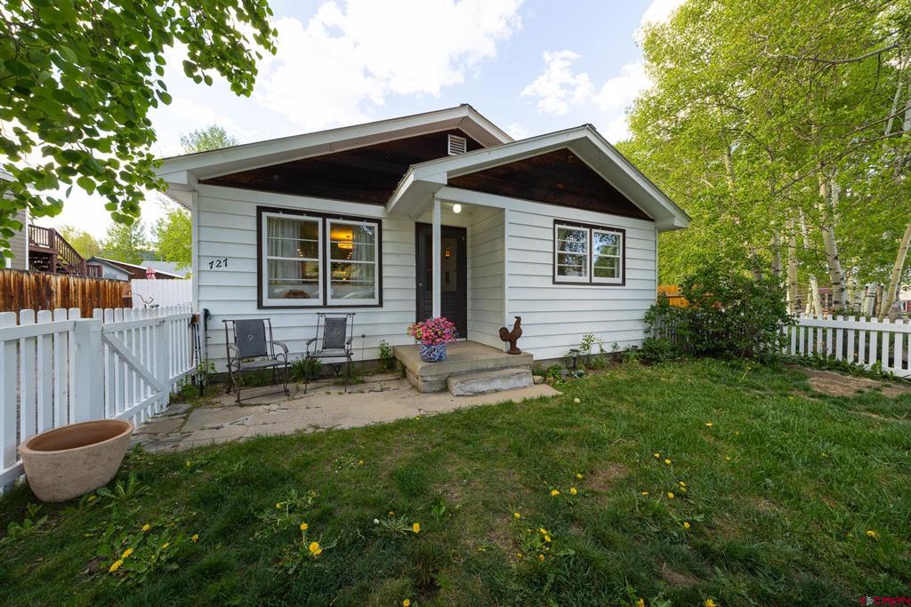 727 Belleview Avenue Property Photo 1