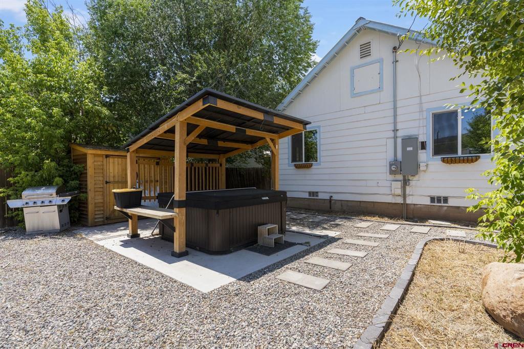 146 E 4th Avenue Property Photo 4