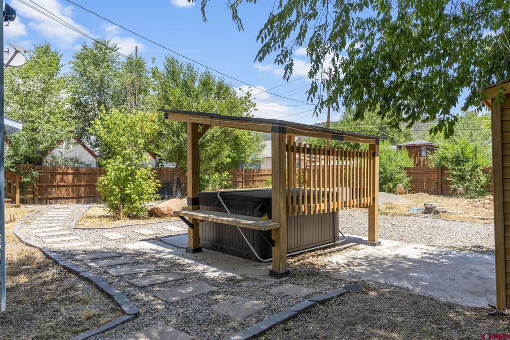 146 E 4th Avenue Property Photo 5