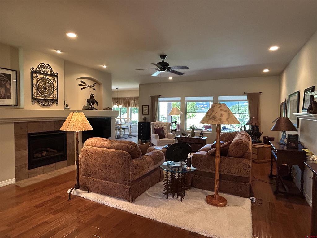 850 Se Pinyon Street Property Photo 5