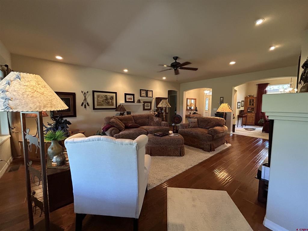 850 Se Pinyon Street Property Photo 6