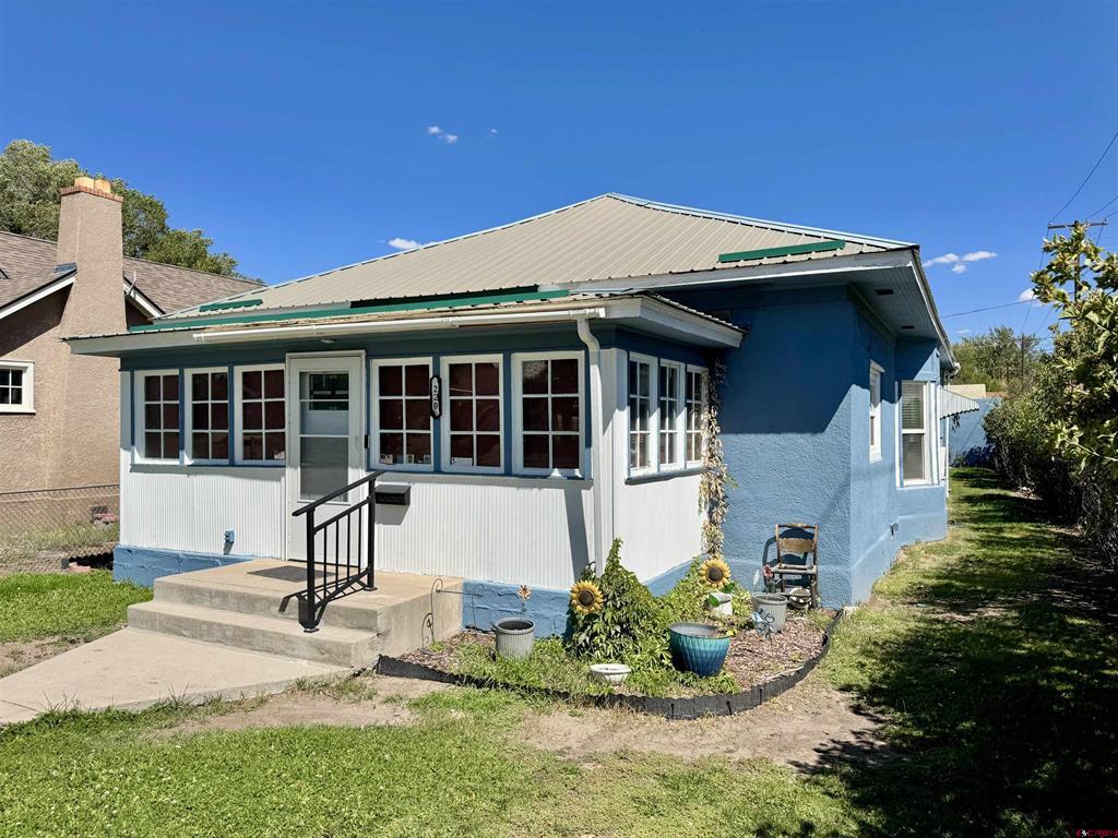 220 Alamosa Avenue Property Photo 1