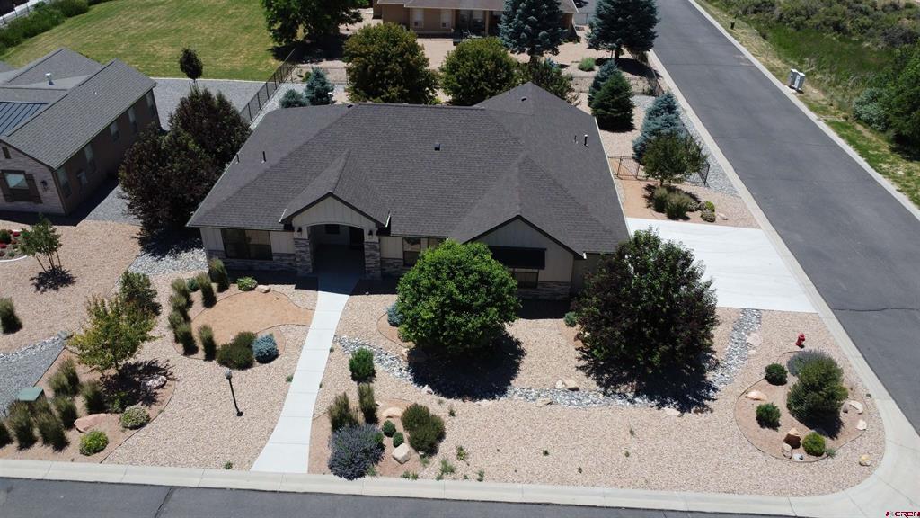 875 Se Pinyon Street Property Photo 3