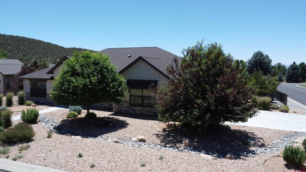 875 Se Pinyon Street Property Photo 4