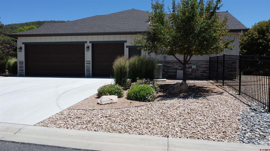 875 Se Pinyon Street Property Photo 6