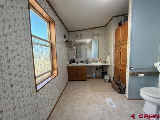 2150 2160 Mesa Drive Property Photo 12
