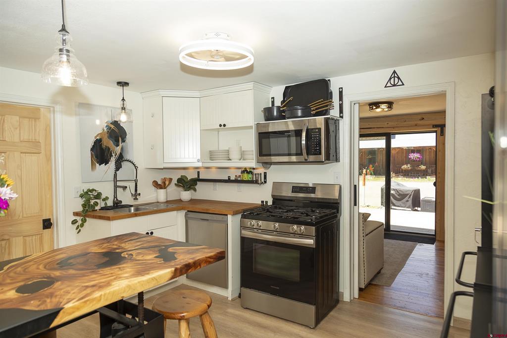 112 E First Street Property Photo 4