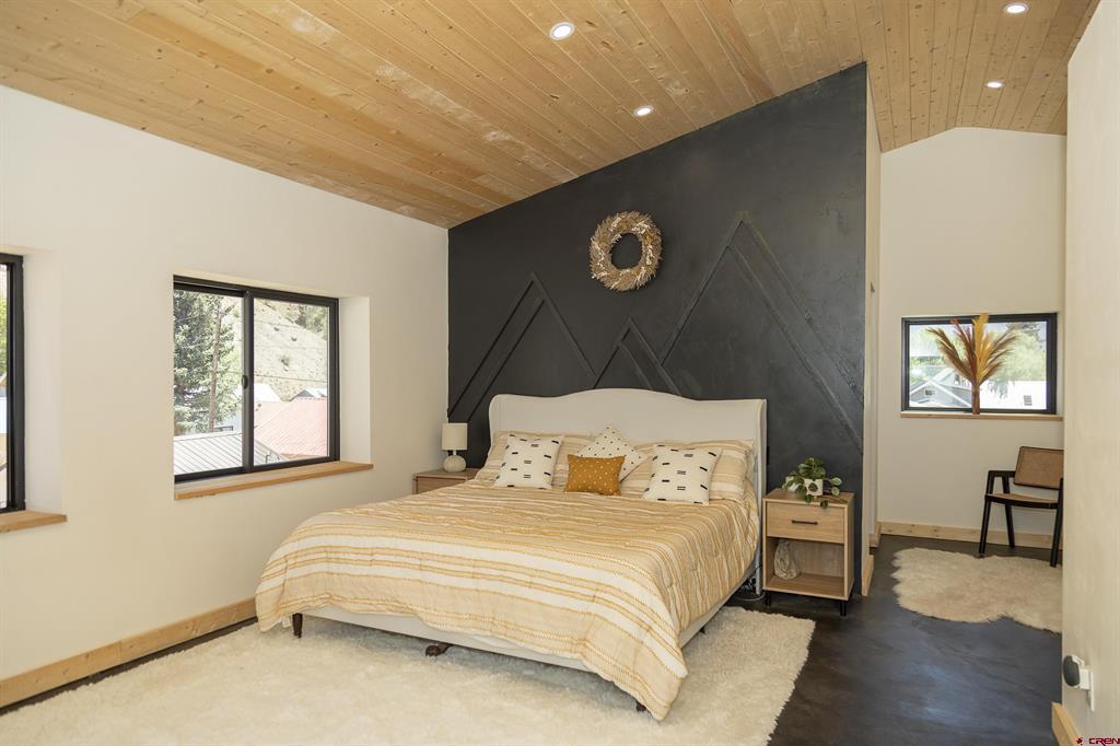 112 E First Street Property Photo 5