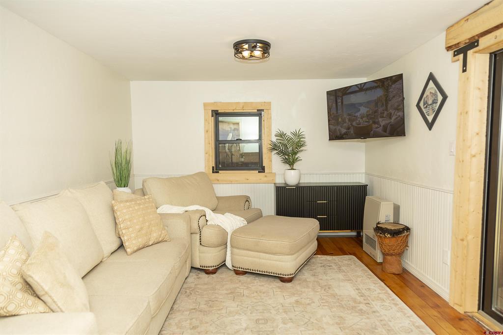 112 E First Street Property Photo 6