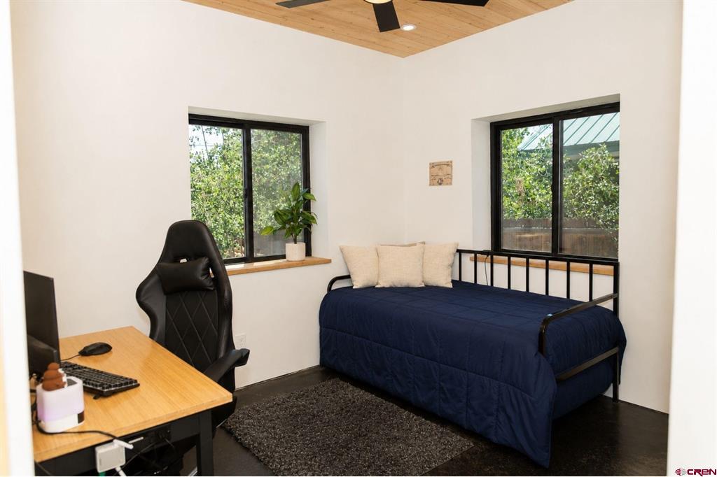 112 E First Street Property Photo 16