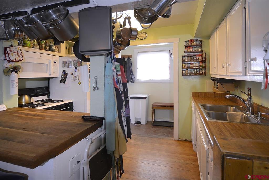 400 & 402 Sopris Avenue Property Photo 8