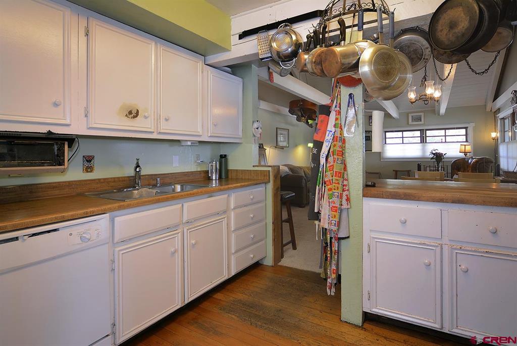 400 & 402 Sopris Avenue Property Photo 9