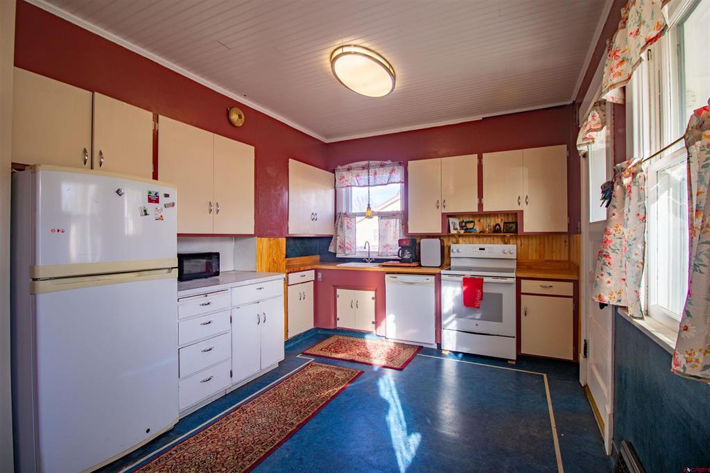 750 Leon Street Property Photo 23