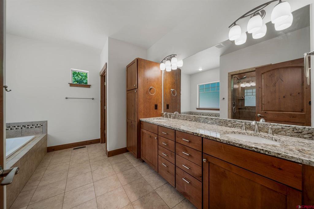 94 Cave Basin Court Property Photo 16