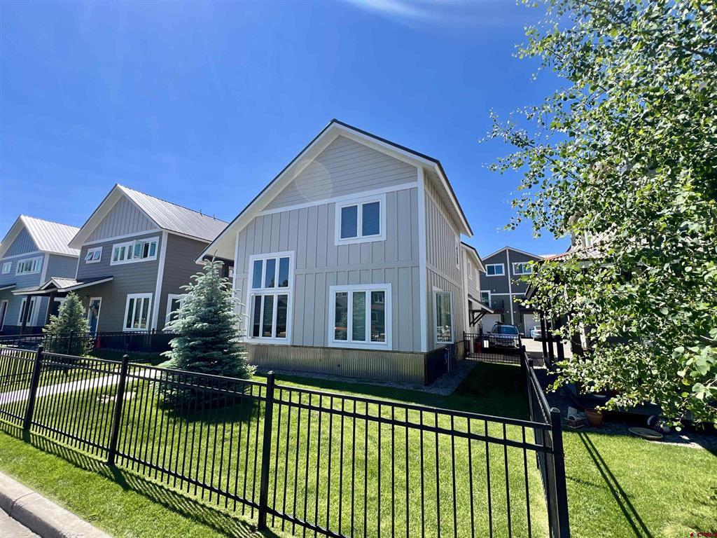 307 Van Tuyl Circle Property Photo 2