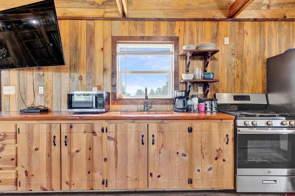 1748 Dave Wood Road Property Photo 6