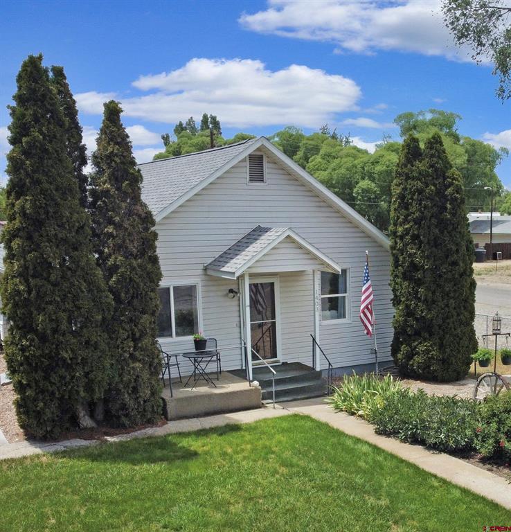 1403 Bluff Street Property Photo 2